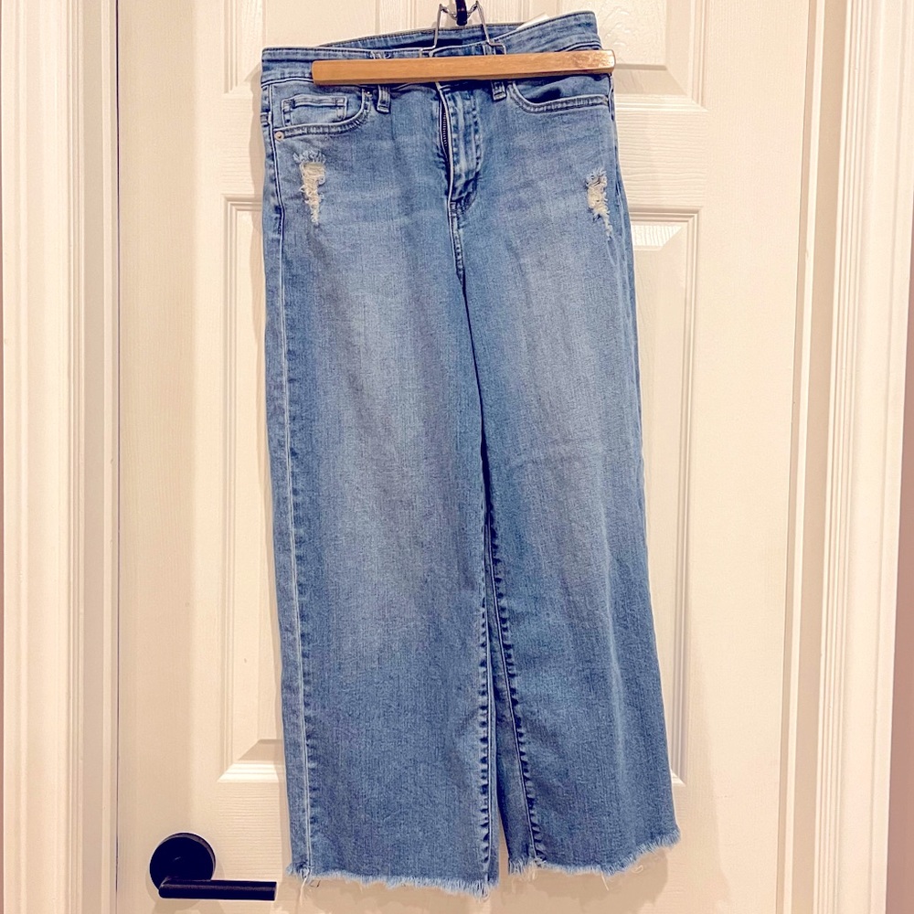 UNIQLO wide leg crop distressed jeans